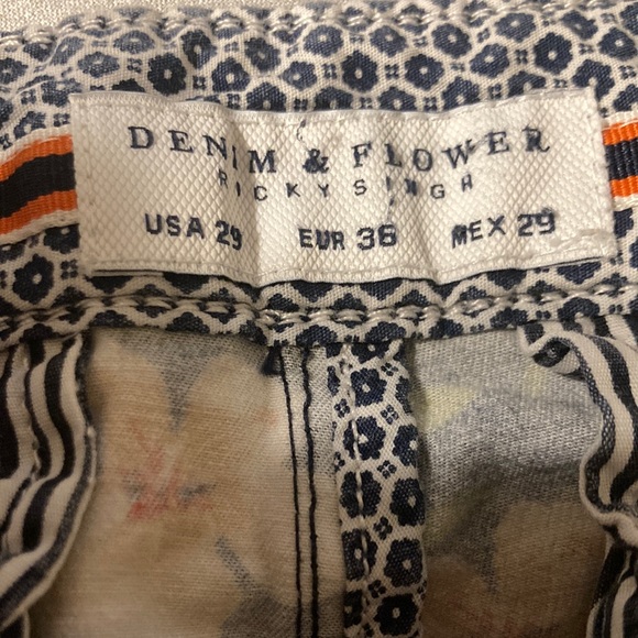 Men’s Floral Shorts - Picture 3 of 5